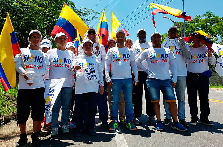 Jhon Jairo Hoyos y sus amigos y allegados marcha desde Cali hasta la ciudad de Bogotá. FOTO Archivo Colprensa