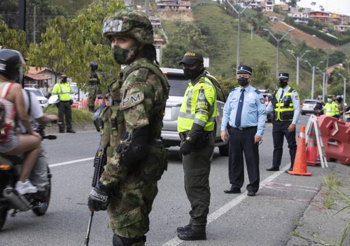 El departamento de Antioquía vivió una jornada plan retorno tranquila según las entidades de transporte, las calles y carreteras estuvieron acompañadas por el Ejército, Policía y Secretaría de Movilidad. Foto Manuel Saldarriaga