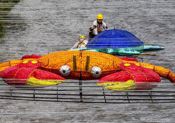EPM está realizando el montaje de los alumbrados navideños de Medellín. FOTO JUAN ANTONIO SÁNCHEZ OCAMPO