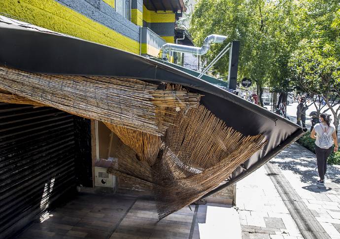 Muchos de los locales se encuentran abandonados y por falta de mantenimiento se están cayendo. Foto Juan Antonio Sánchez Ocampo
