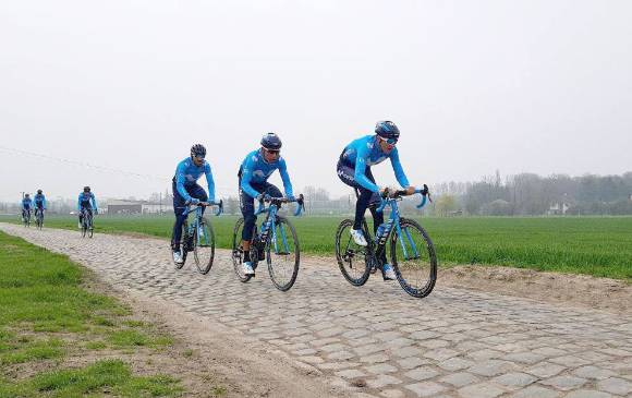 Nairo Quintana, Mikel Landa y Alejandro Valverde, jefes de filas del Movistar, recorrieron el pavé del Tour de Francia. FOTO CORTESÍA MOVISTAR