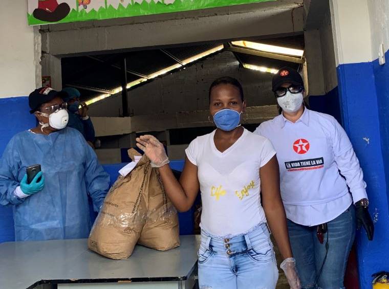 Con el apoyo de Banco de Alimentos de La Guajira Chevrón contribuyó con 132 toneladas de alimentos en Riohacha, Manaure y Maicao y 800 mercados más en el resto del país FOTO CORTESÍA