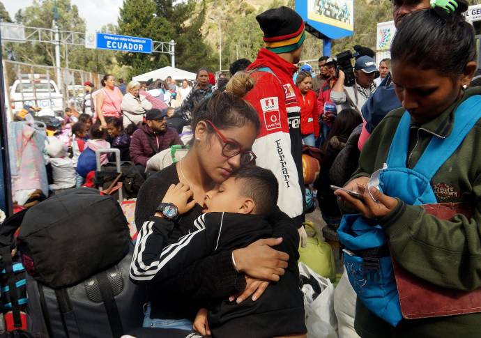La terminal de Rumichaca, en la frontera entre Colombia y Ecuador, se vació esta madrugada de migrantes venezolanos apenas dos horas después de que entrara en vigor un nuevo requisito de visa humanitaria. FOTO EFE