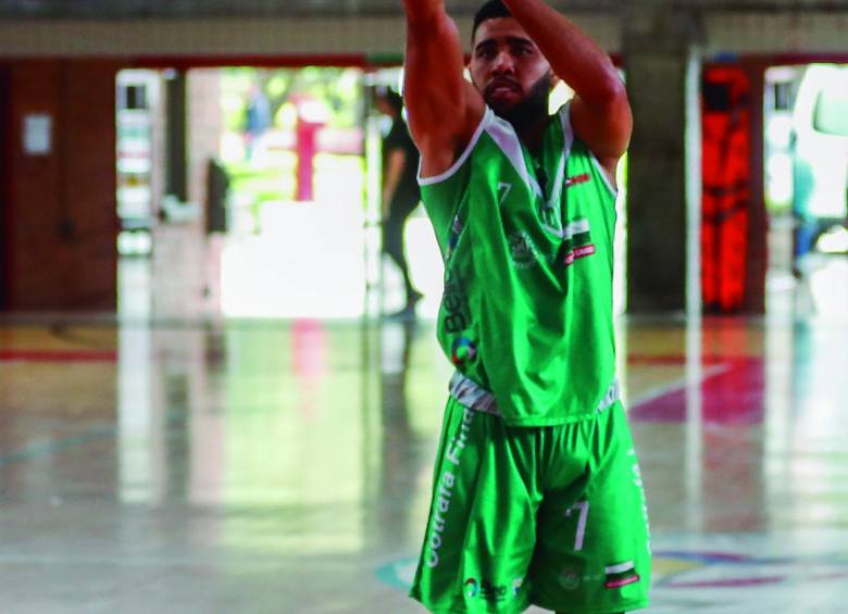 Octavio Muñoz, jugador de Tigrillos de Antioquia. La Liga Profesional arranca hoy en Cali con Titanes-Cóndores (7:10 p.m.) y Búcaros-Cimarrones (9:00 p.m.). FOTO esteban vanegas