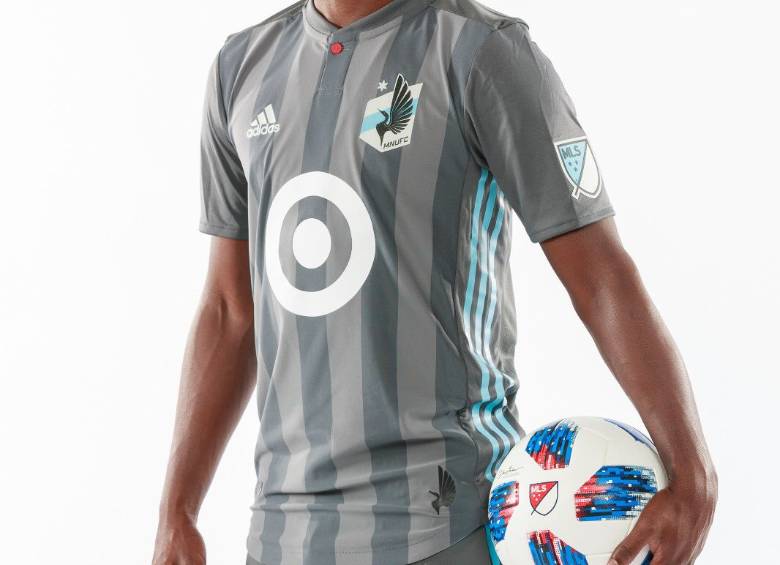 Duván Zapata iguala cifras de Messi y Kane