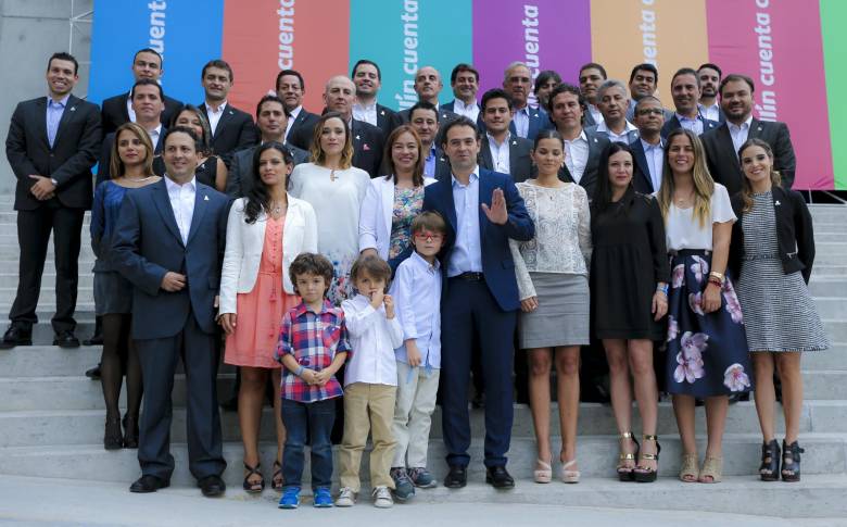Federico Gutiérrez junto a todo su gabinete de Gobierno. FOTO JUAN ANTONIO SÁNCHEZ.