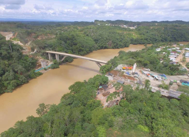 La nueva vía tendrá 13 puentes. El concesionario la financiará con dos peajes, ubicados entre Segovia y Zaragoza. FOTO Cortesía