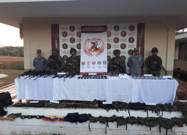 Material de guerra incautado a “los Caparrapos”. FOTO CORTESÍA EJÉRCITO