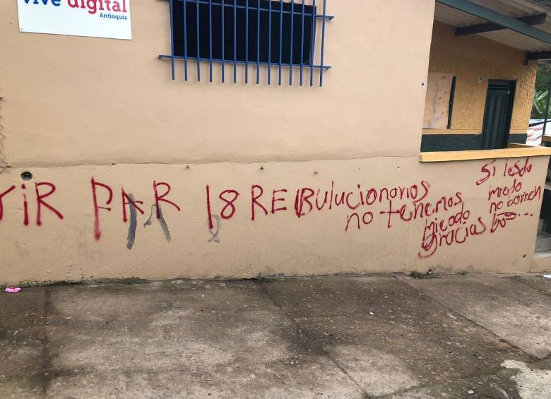 Disidentes de las Farc han marcado con sus siglas varias fachadas en veredas como Santa Lucía y Paloblanco.