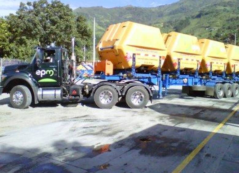 En estos camiones es transportado el gas a los municipios que no están conectados a la red del gasoducto . FOTO cortesía EPM