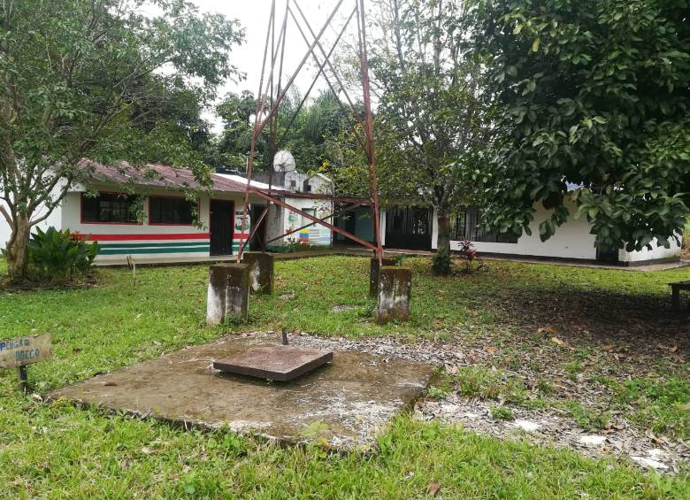 El artefacto explosivo estaba cerca de la Institución Educativa de la vereda El Recreo. FOTO: Cortesía FTCO