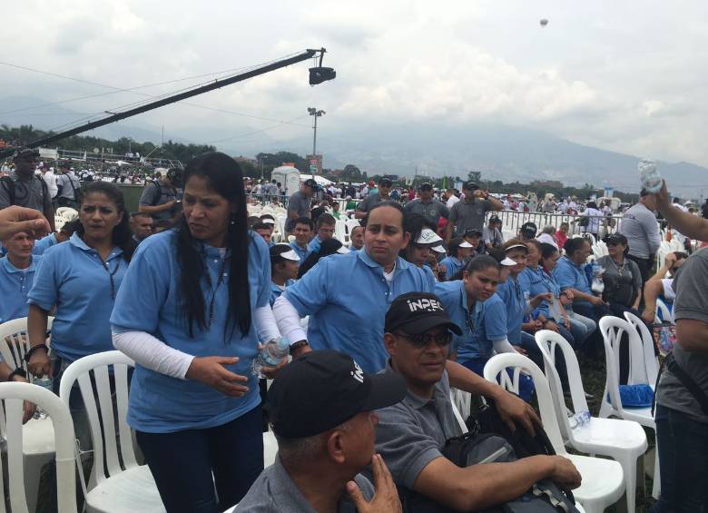 Grupo de reclusos que pudieron ver al Papa en el Olaya Herrera. FOTO: Víctor Álvarez