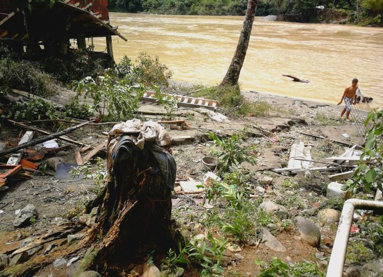 Creciente del Cauca por destaponamiento de túnel dejó 600 damnificados