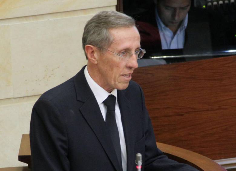 El senador Antonio Navarro Wolff se dirigió a sus colegas senadores al inicio de las sesiones extraordinarias del legislativo. FOTO COLPRENSA