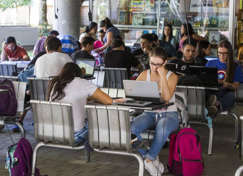 Las universidades de Antioquia aportan el 17,5 % del total de propuestas al Icfes. FOTO Julio césar herrera