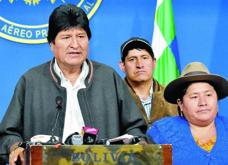 Esta imagen tomada en la mañana del domingo muestra el momento en el que Evo convocó a nuevas elecciones generales tras el resultado de la auditoría de la OEA. FOTO EFE