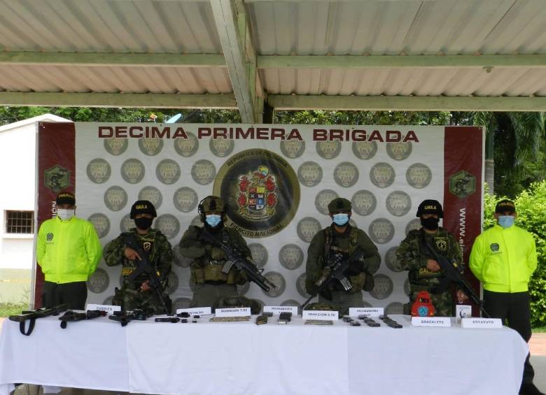 Material de guerra incautado tras el bombardeo. FOTO CORTESÍA EJÉRCITO