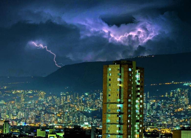 Medellín es la ciudad que más rayos tiene por kilómetro cuadrado de Colombia FOTO Juan Antonio Sánchez