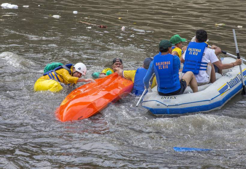Las mejores imágenes del paseo en bote por el río Medellín