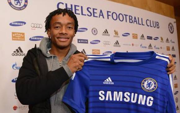 Cuadrado será el décimo futbolista colombiano en la liga inglesa y jugará con el número 74 en su espalda. FOTO CORTESÍA CHELSEA FC