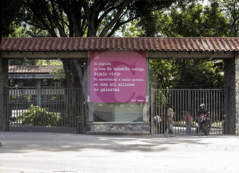 Las actividades académicas y administrativas se suspendieron hacia las 5:00 p.m. de este martes. FOTO ARCHIVO