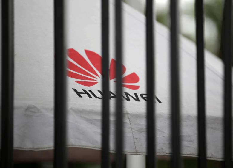 Los usuarios de Huawei podrán usar la app de Facebook, además de otras de las que es dueño Zuckerberg, como Instagram y WhatsApp, sin ningún problema. FOTO: Reuters