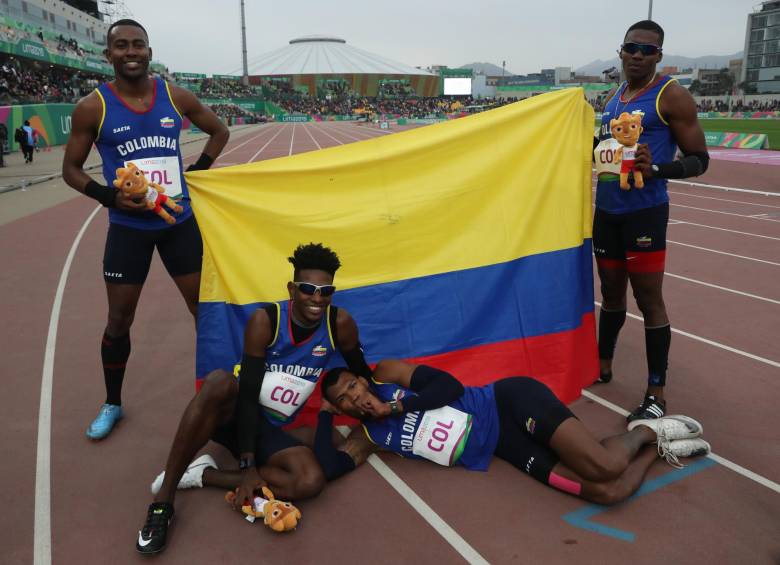 El equipo masculino de relevo 4x400 fue la sorpresa del atletismo al vencer a los favoritos, EE.UU. y Trinidad y Tobago. FOTO reuters