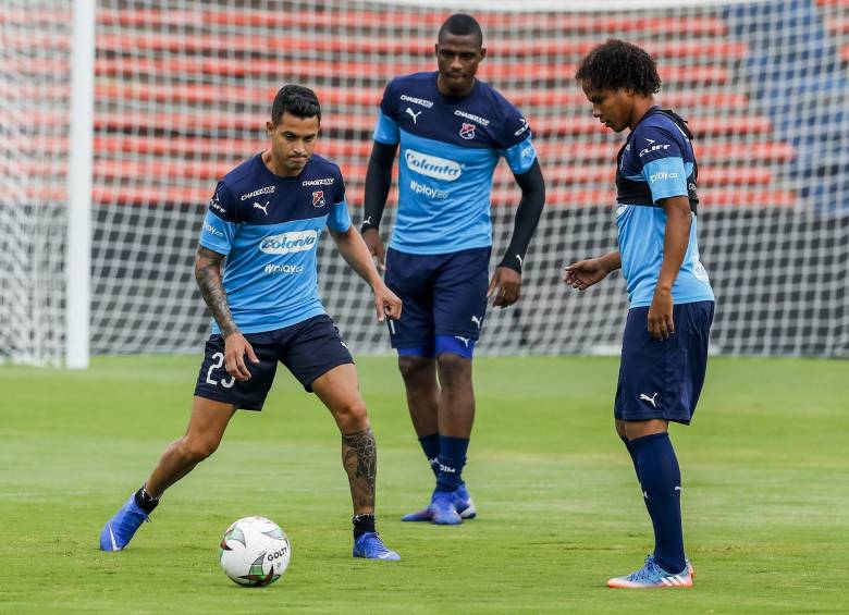 Jonathan Marulanda, Brayan Carabalí y Álex Arboleda, tres opciones que tiene el técnico Octavio Zambrano. FOTO Jaime Pérez