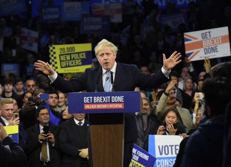 El primer ministro de Reino Unido, Boris Johnson, durante un acto de cierre de campaña en Londres. FOTO EFE.