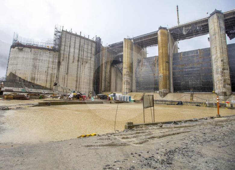El viernes 1 de junio se terminó la construcción de la última losa del vertedero de Hidroituango. FOTOS juan antonio sánchez