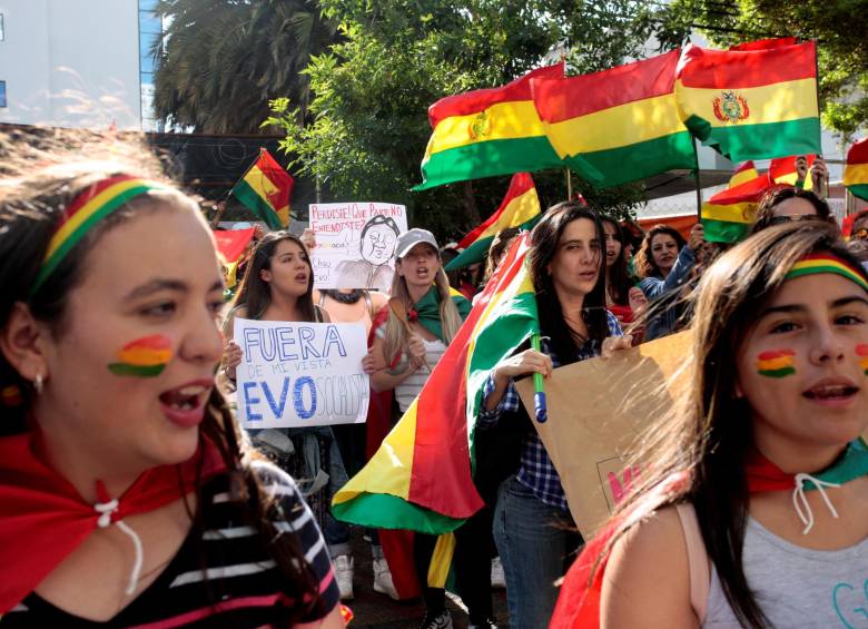 Protesta de mujeres en Bolivia contra Evo Morales. FOTO: Reuters 