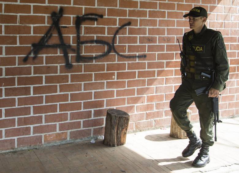 Grafiti alusivo a las Autodefensas Gaitanistas de Colombia (AGC) en Altavista. FOTO Jaime Pérez