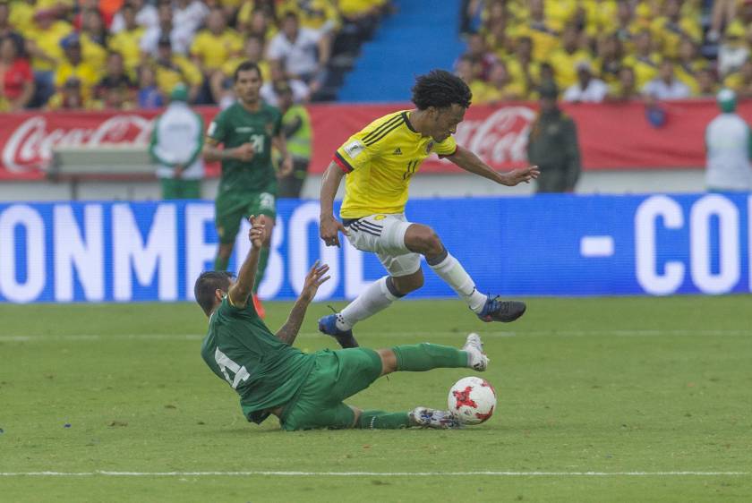 La Selección boliviana concedió pocos espacios a los colombianos, que apenas sorprendieron con escaramuzas de Muriel, James y Cuadrado en el primer tiempo. FOTO JUAN ANTONIO SÁNCHEZ