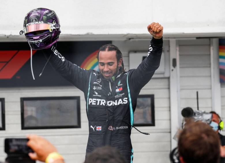 Hamilton celebró en Hungría una nueva victoria en la Fórmula 1. FOTO AFP