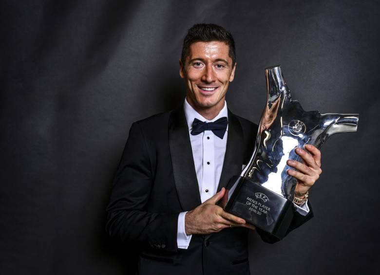 Robert Lewandowski ya obtuvo el premio a mejor jugador de la Uefa. FOTO AFP