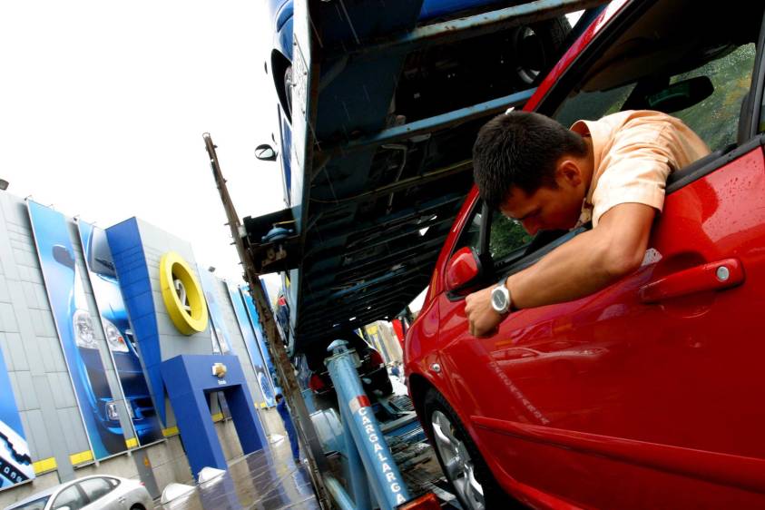 En el primer semestre se vendieron 146.545 vehículos nuevos, un 0,1% menos que en igual periodo de 2014. FOTO colprensa