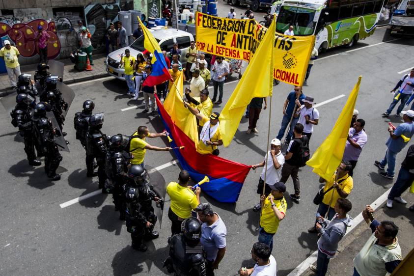 Dos imputados en Medellín por agresiones en protesta de taxistas