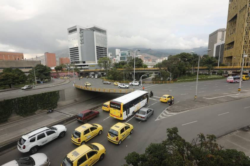 Antes y después del toque de queda en Medellín