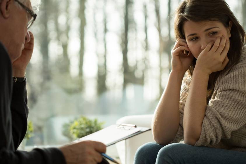 Mantener actividad física, establecer rutinas, llamar a amigos o familiares o buscar ayuda profesional si hay un estrés muy fuerte, aspectos a tener en cuenta para cuidar su salud mental. FOTO COLPRENSA