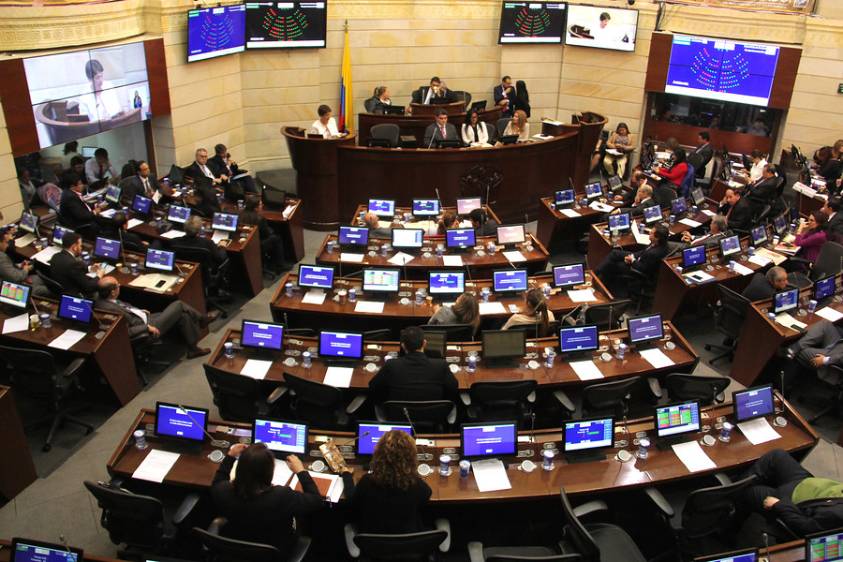 Según varios expertos, si bien la vía rápida continúa viva en el Congreso, ahora los trámites tardarán más de lo previsto. FOTO COLPRENSA