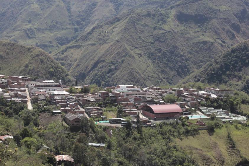 En Peque exhuman víctimas de la guerrilla