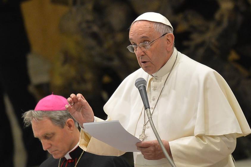 El Papa Francisco hizo las declaraciones tras lo hechos que se han presentado por las protestas contra las caricaturas de Mahoma. FOTO AFP. 