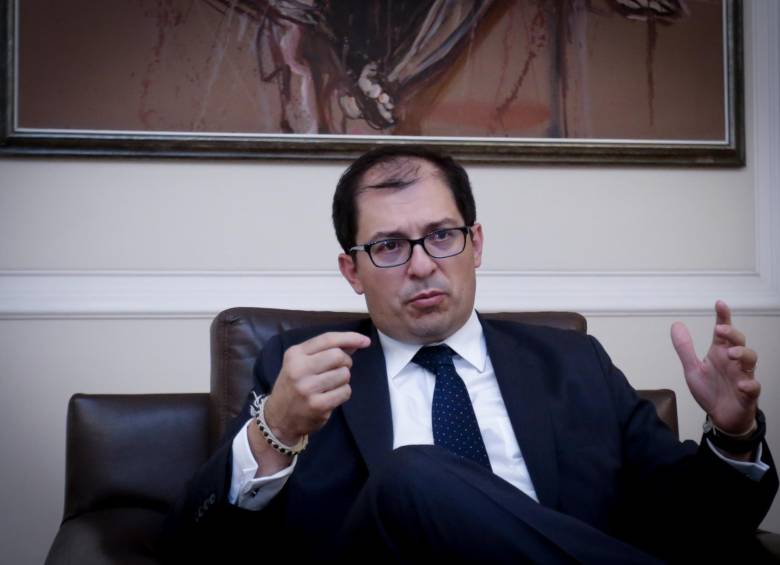 El fiscal general, Francisco Barbosa, llegó a ese cargo el 13 de febrero pasado, desde entonces ha sido señalado de abusar de su cargo. FOTO Colprensa