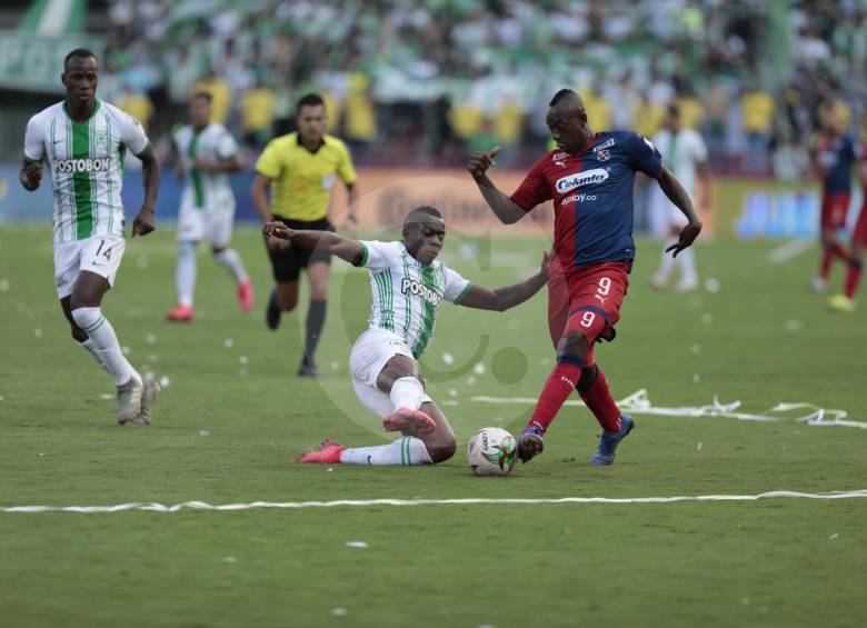 Helibelton Palacios y Juan F. Caicedo tuvieron una buena actuación en el clásico. FOTO carlos velásquez