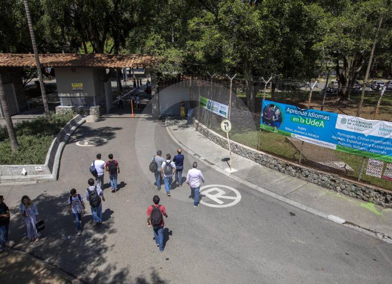 La propuesta es quitar el cercado de la U. de A., pero también el de la sede de la Universidad Nacional FOTO EDWIN BUSTAMANTE