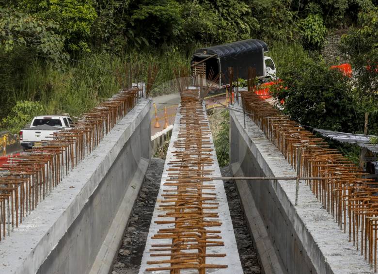 Por trabajos en el kilómetro 7 + 500 de la vía Camilo C – Fredonia, se cerrará el paso por unas horas. Esta es una vía alterna para conectar al Suroeste en medio de la emergencia. FOTO jaime pérez