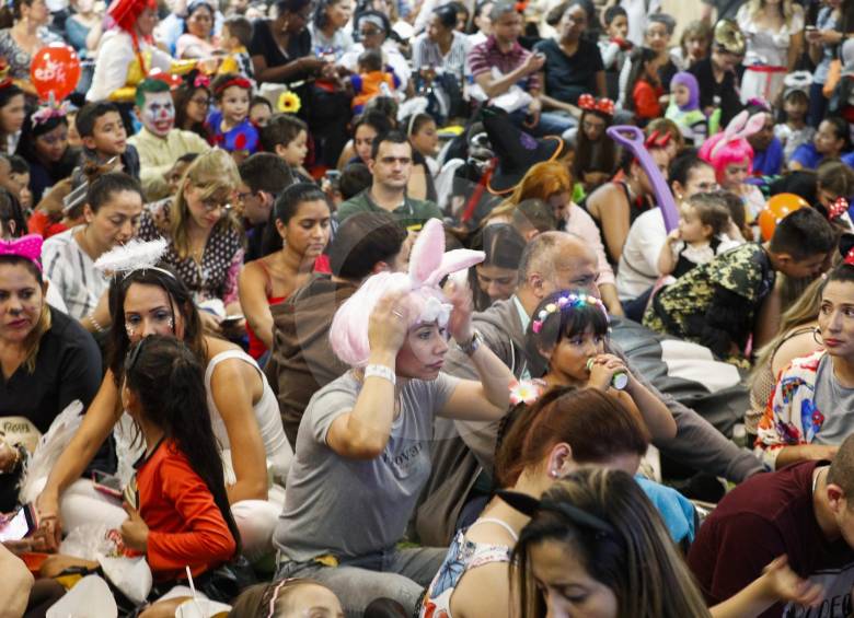 Las medidas anunciadas buscan evitar las tradicionales aglomeraciones durante el Halloween. FOTO Manuel saldarriaga
