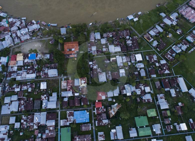 El actual casco urbano, a orillas del río Atrato, no es apto para ser habitado por las constantes inundaciones. FOTO MANUEL SALDARRIAGA