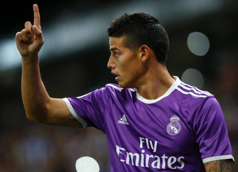 Ante la ausencia de Cristiano Ronaldo y Gareth Bale, el colombiano James Rodríguez fue el encargado de tomar la batuta en el Real Madrid para vencer ayer al Espanyol de Barcelona. FOTO afp 