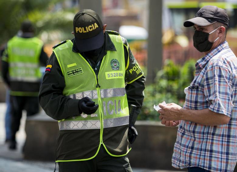 A partir de este lunes 4 de mayo, y hasta el domingo 10, la medida de pico y cédula que fue unificada en toda el Área Metropolitana rota sus números. Foto: Julio Cesar Herrera. 